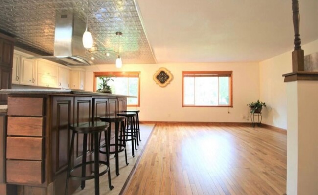 Building Photo - Five Bedroom Home in NW Rochester MN