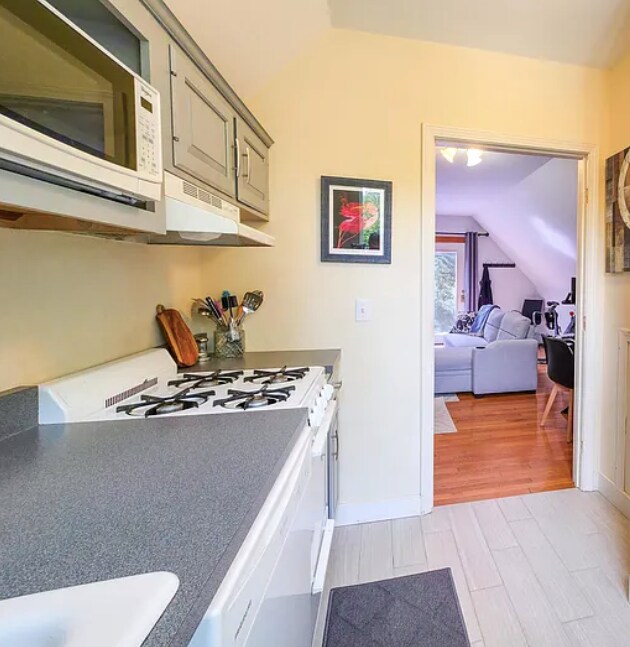 Foto del edificio - 47 Puckerbrush Rd