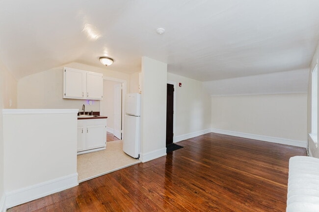 Building Photo - 7434 Boyer St