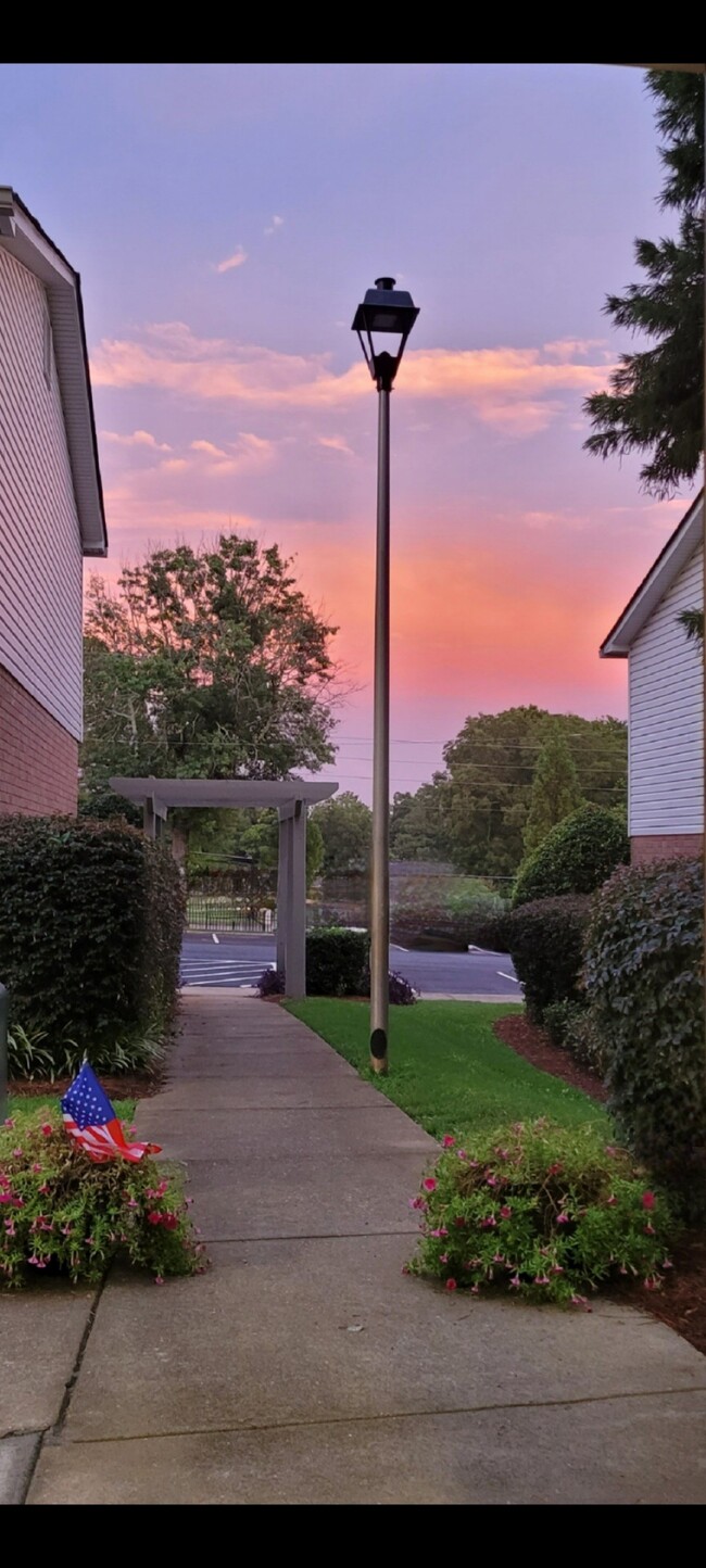 Building Photo - Athens Highlands Apts.