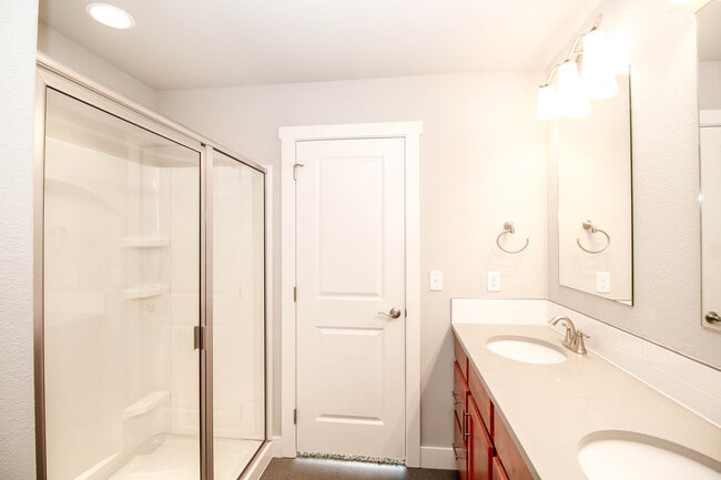 Building Photo - Beautiful 2 bed 2.5 Bath Townhome in West Greeley Available Early April!