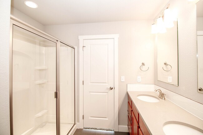 Foto del edificio - Beautiful 2 bed 2.5 Bath Townhome in West Greeley Available Early June!