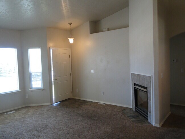 Building Photo - 3923 Sutton St