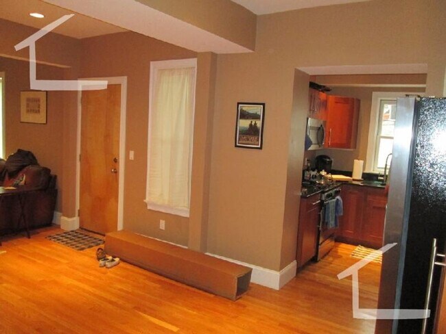 Foto del edificio - HOT BROOKLINE LISTING!!!!!