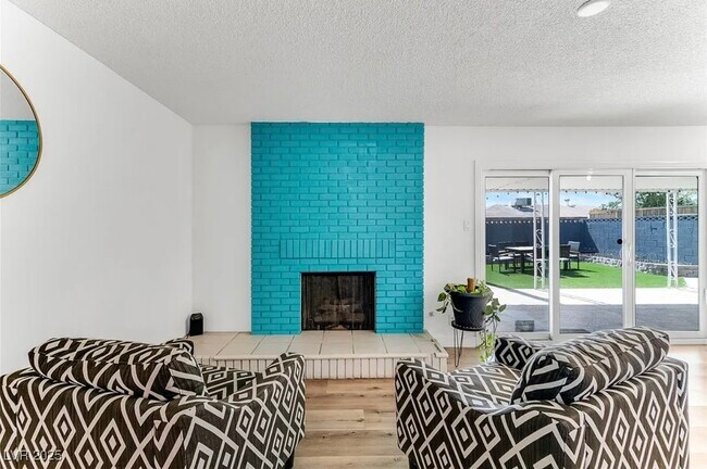 Foto del edificio - 4765 Monterrey Ave