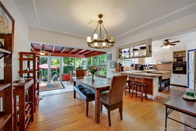 Building Photo - 1401 Cortez St