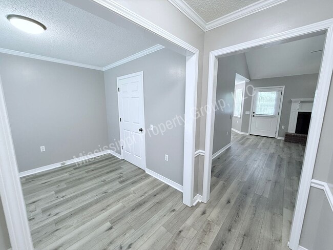 Building Photo - 2112 Harris Dr