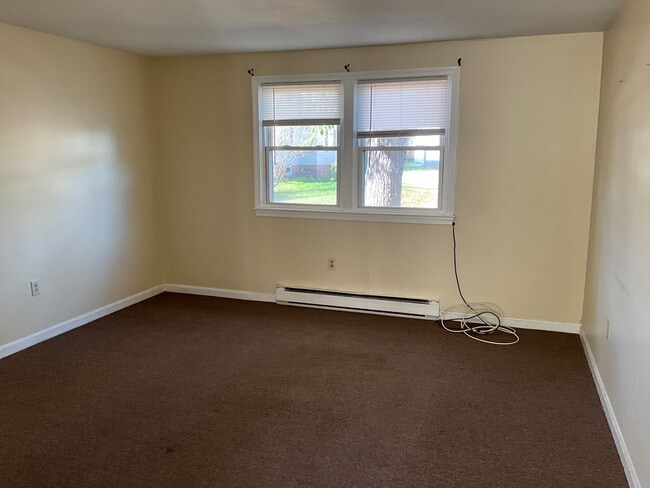 Building Photo - 35 Armory St