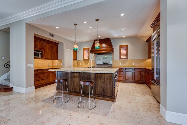 Foto del edificio - Timeless Design Meets Modern Coastal Elegance