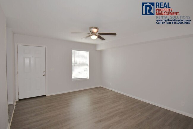 Building Photo - 2BD/1.5BA updated townhome, quick walk to ...