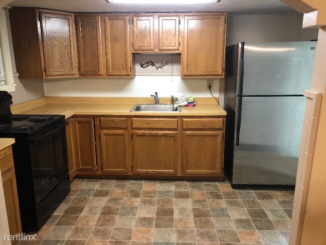 Foto del edificio - 2 br, 1 bath Apartment - 27A Elm Street