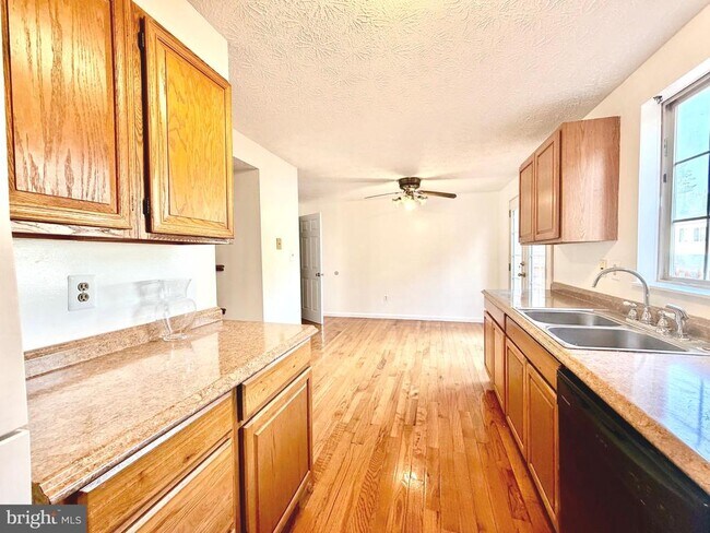 Foto del edificio - 1234 Elm Grove Cir