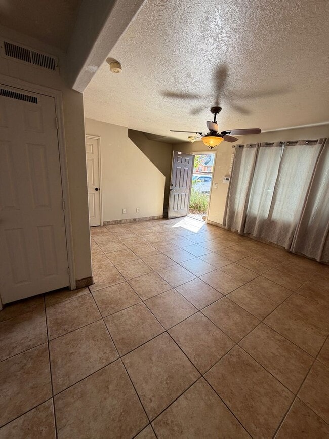 Building Photo - 1063 E 600 S
