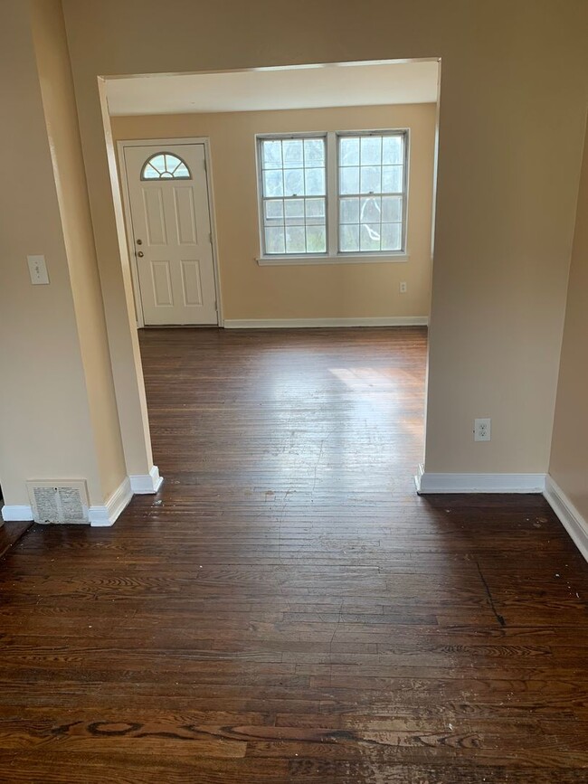 Building Photo - Beautiful 2 Bedroom, 1 Bath in Upper Darby!
