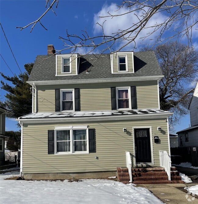 Building Photo - 87 Cruikshank Ave