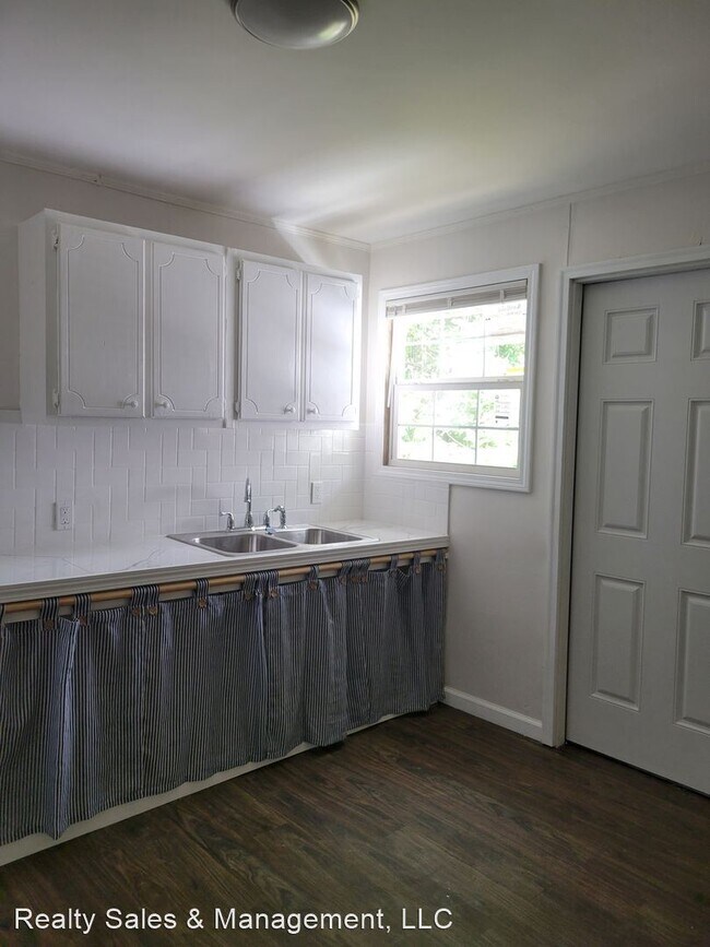 Building Photo - 1 br, 1 bath House - 2321 Ludlow Avenue