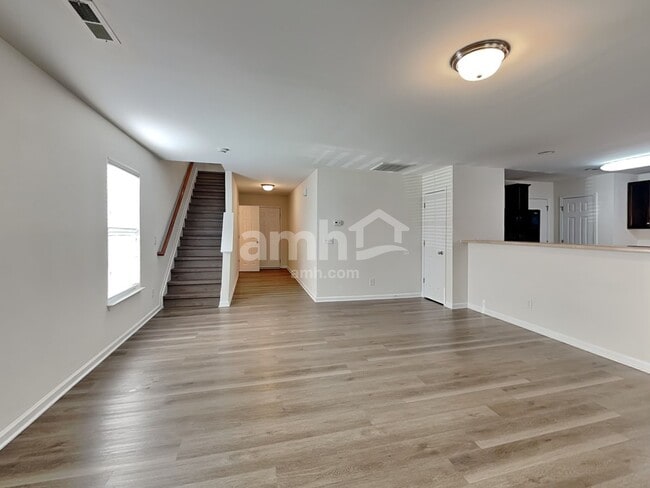 Building Photo - 2900 Quail Oaks Dr