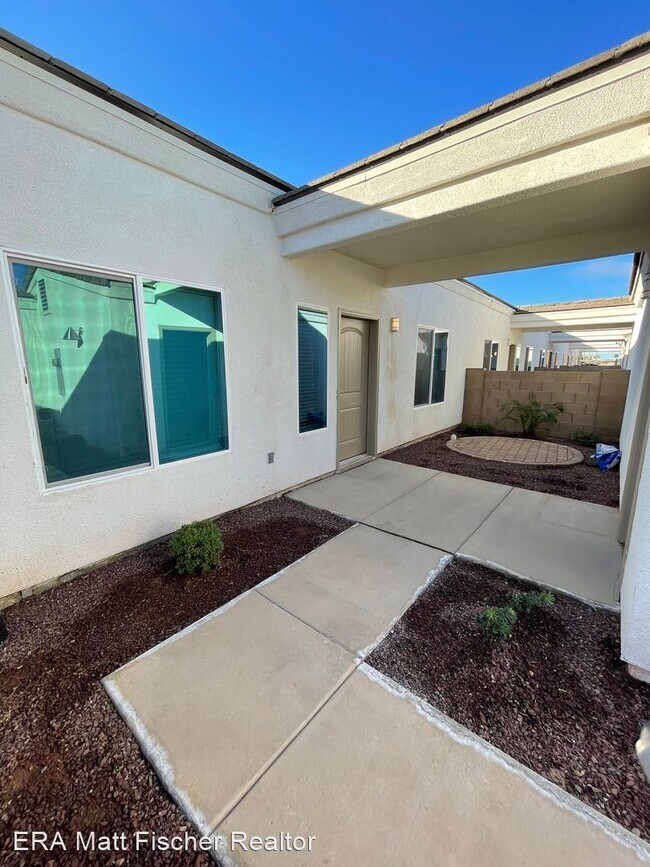 Building Photo - 3 br, 2 bath House - 319 E. Crane St.