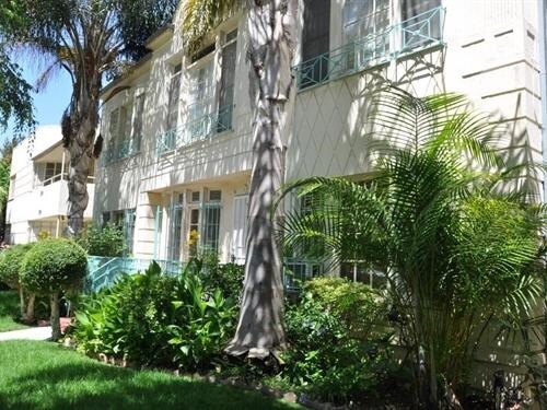 Building Photo - 230 S Reeves Dr