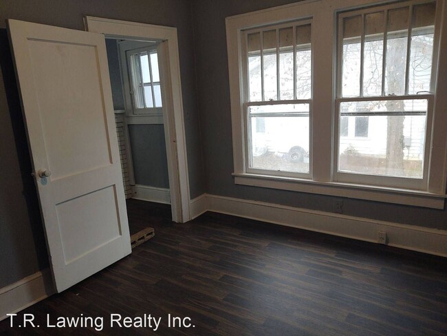 Building Photo - 1 br, 1 bath House - 319 Clegg Street North