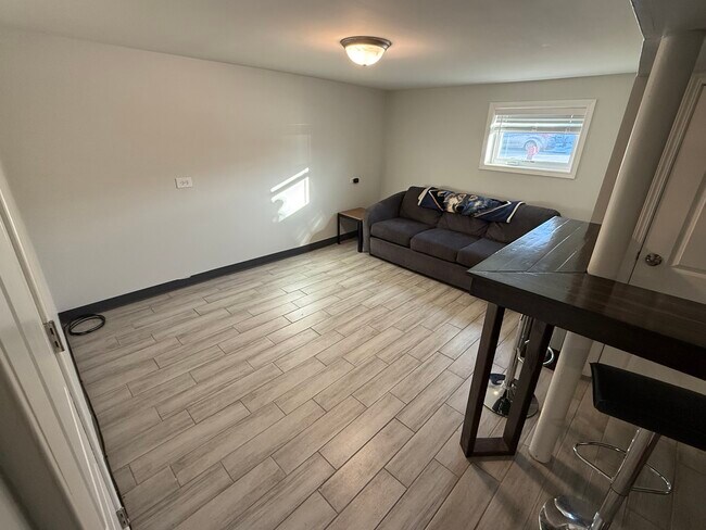 Foto del edificio - 5230 W Winona St