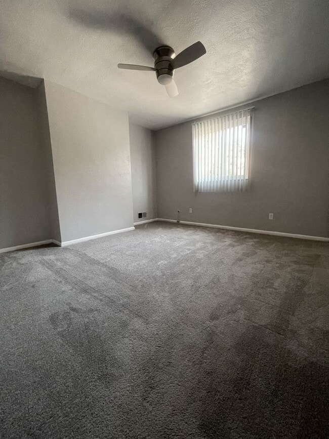 Foto del edificio - 2 Bedroom 1 bath w/laundry and yard