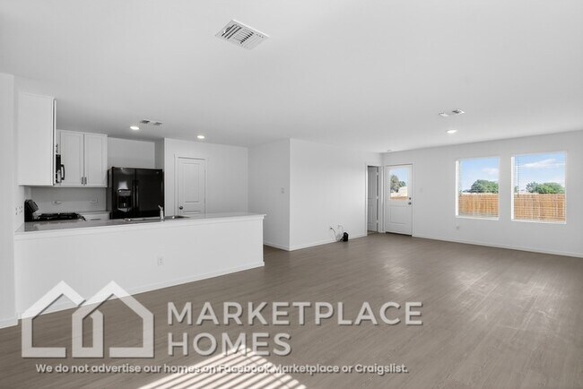 Foto del edificio - 9721 NW 124th St