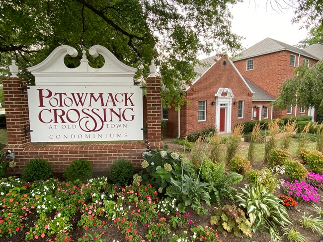 Building Photo - 1628 W Abingdon Dr