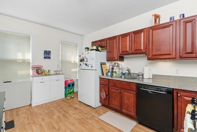 Building Photo - 23 Bentley St