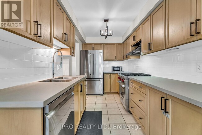 Building Photo - 2634 Armour Crescent
