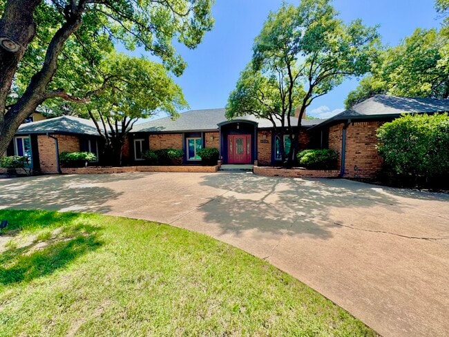 Building Photo - 9306 Utica Dr