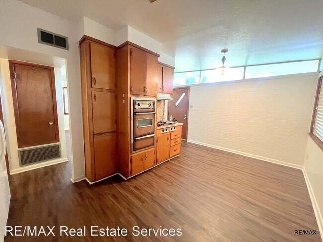 Building Photo - 3 br, 1.5 bath House - 4218 Paul Street