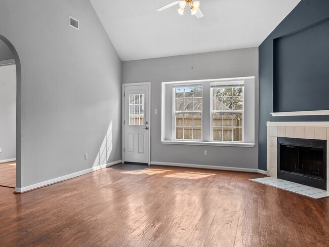 Building Photo - 3131 Signal Hill Dr