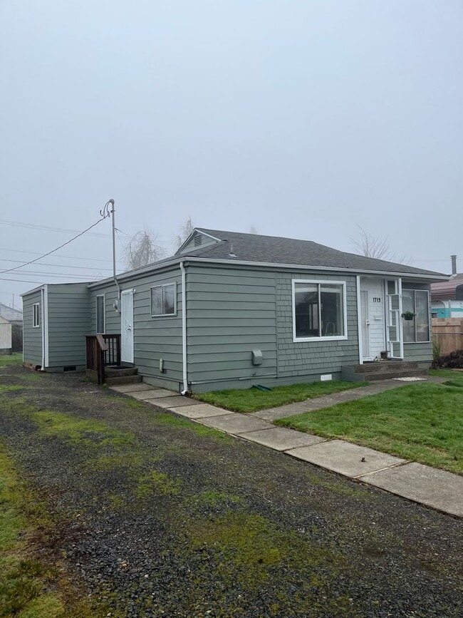Building Photo - 1719 G St