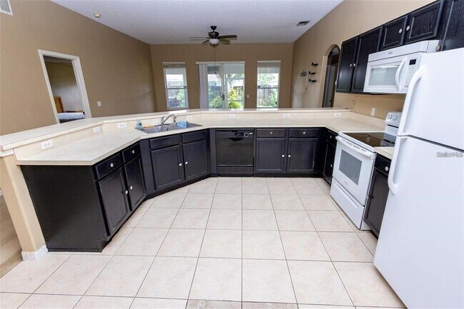 Building Photo - 818 Carrousel Ln