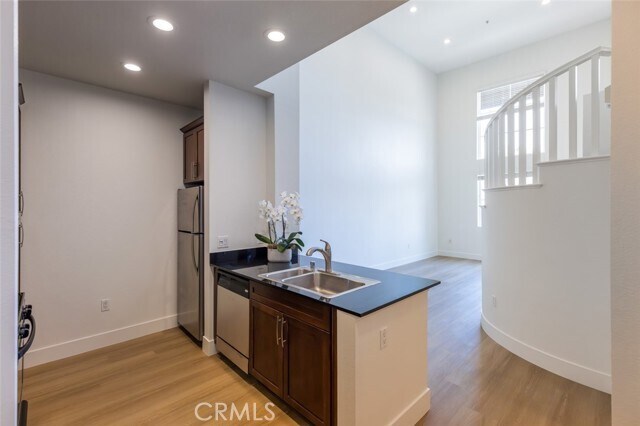 Foto del edificio - 2400 Scholarship