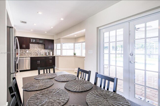Building Photo - 5500  Lincoln St   Hollywood Fl 33021