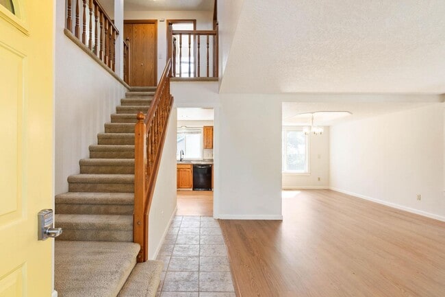 Foto del edificio - Comfortable 4-bdrm/2.5-bath home in Hillsb...