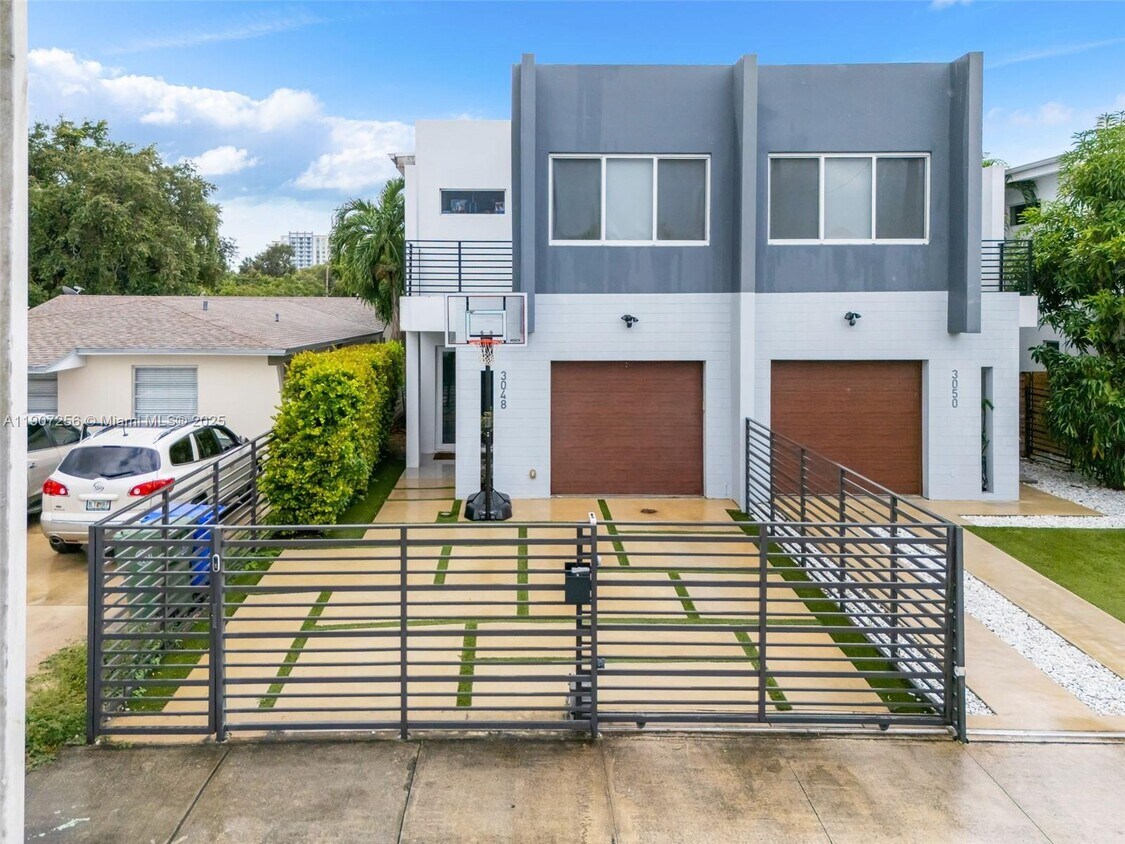 Foto principal - 3048 SW 18th St