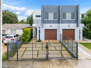 Building Photo - 3048 SW 18th St