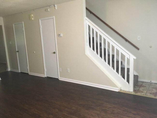 Foto del edificio - 2827 Breezewood Avenue, Fayetteville