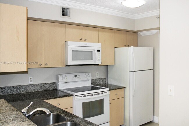 Foto del edificio - 2496 Centergate Dr