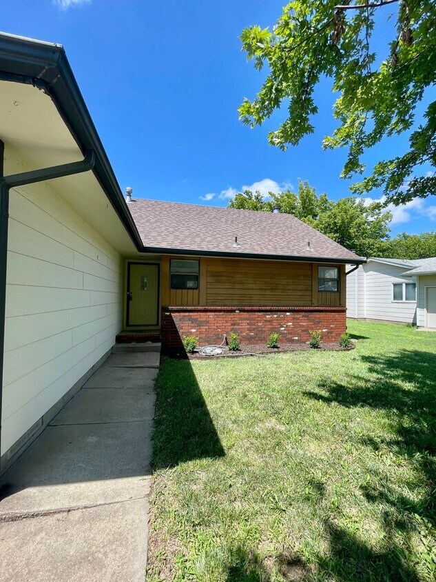 Foto principal - 3 bedroom in Andover! Mowing included!