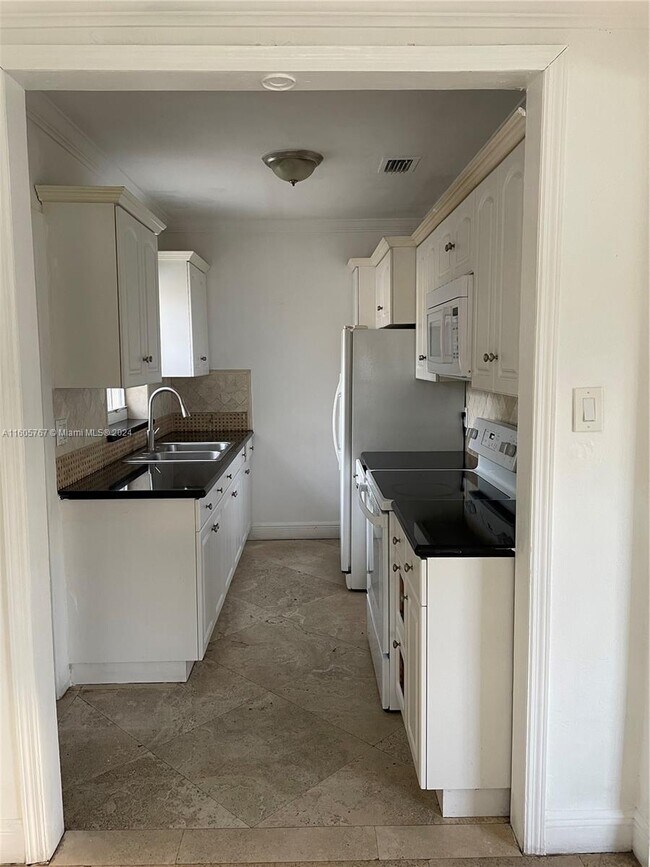 Foto del edificio - 1435 NE 177th St