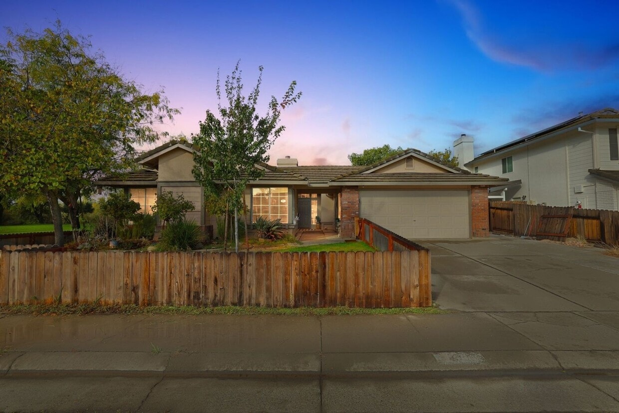 Foto principal - 680 Canyon Creek Way