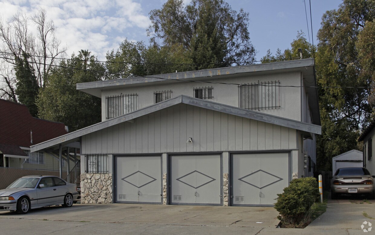 Building Photo - 2333 Humboldt Ave