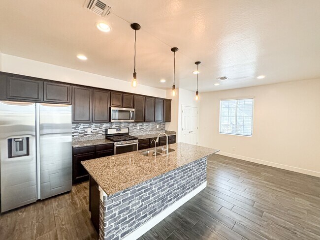 Building Photo - 249 N Sandal