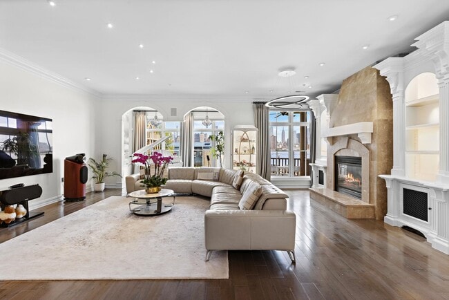 Building Photo - 33 Regency Pl