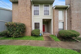 Building Photo - 8433 Wednesbury Ln