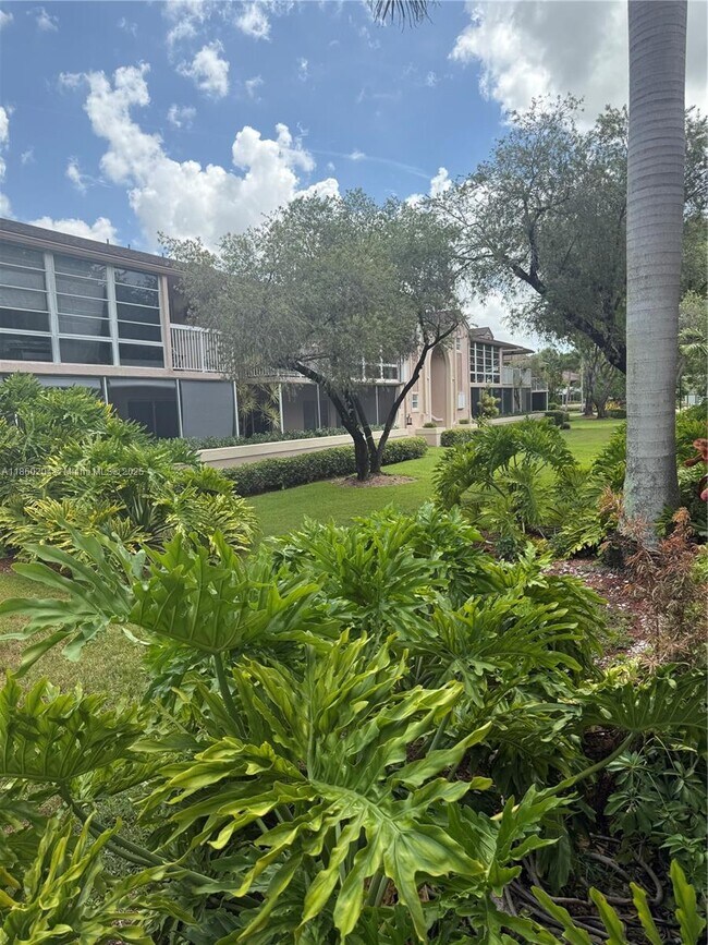 Foto del edificio - 4720 NW 102nd Ave